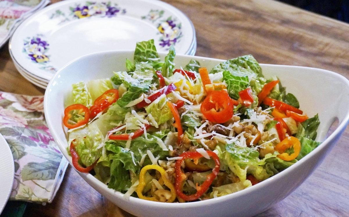 Vegan Romaine, Mini-Pepper & Walnut Salad - Papa Vince