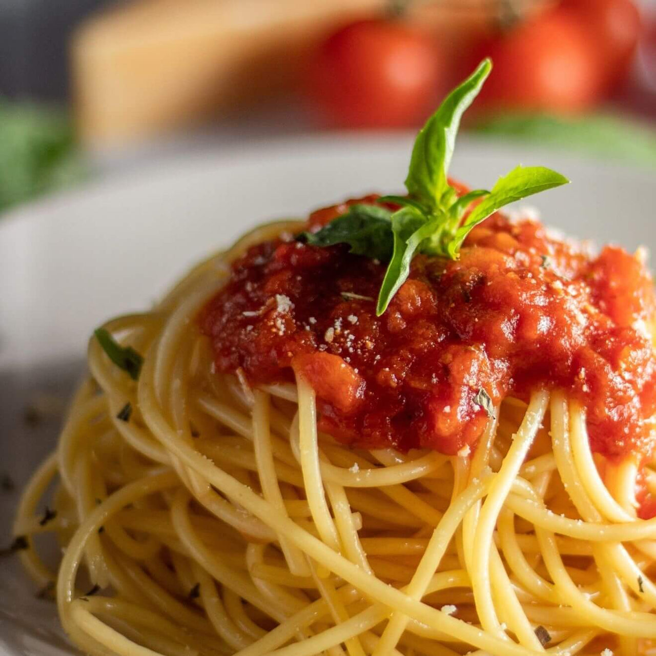 Papa Vince slow-dried spaghetti pasta, made at low temperatures to preserve natural nutrients, antioxidants, and rich Italian flavor. Authentic Sicilian pasta with a perfect al dente texture.
