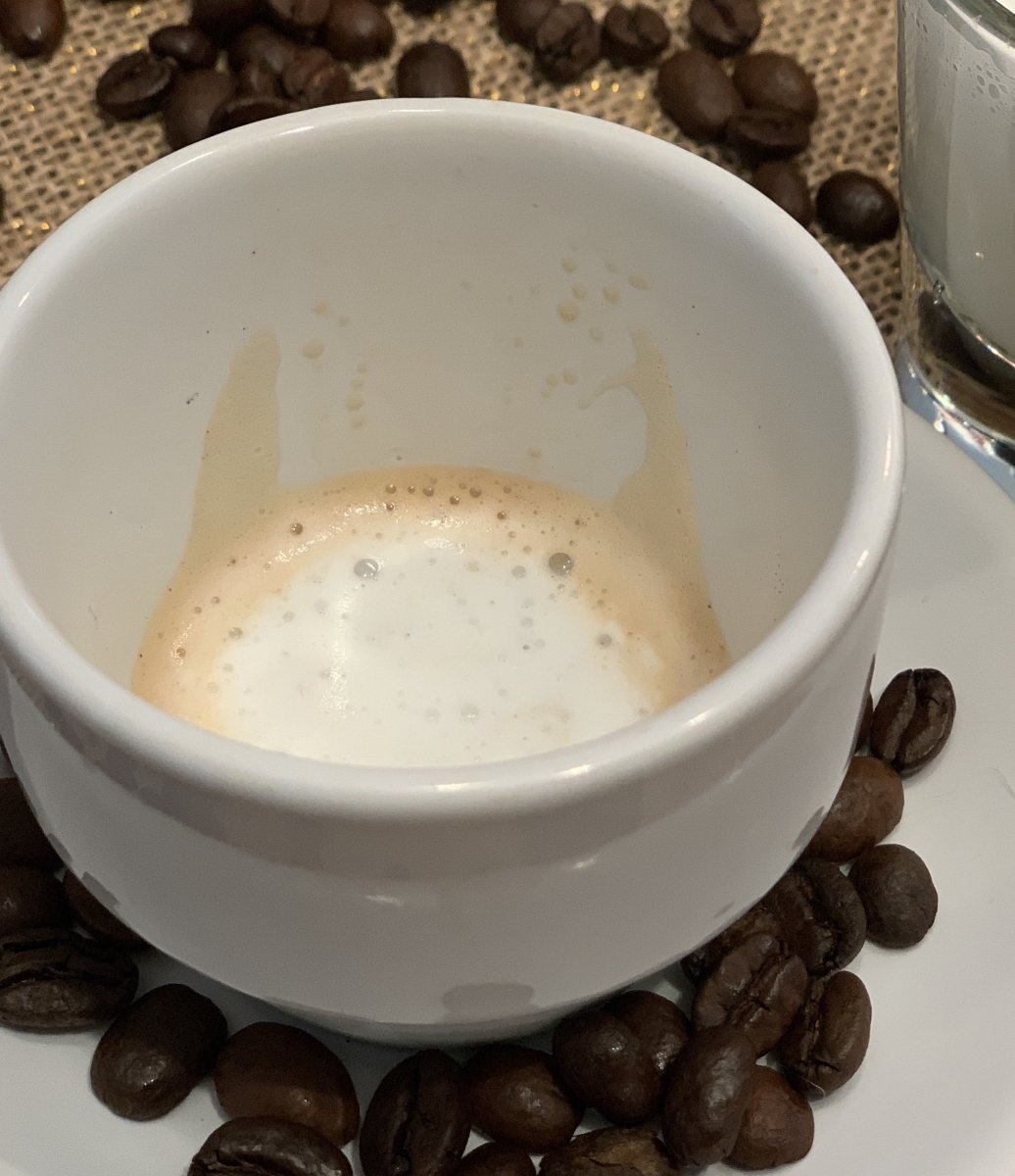 How Italians like to drink coffee - Caffe Macchiato - Papa Vince
